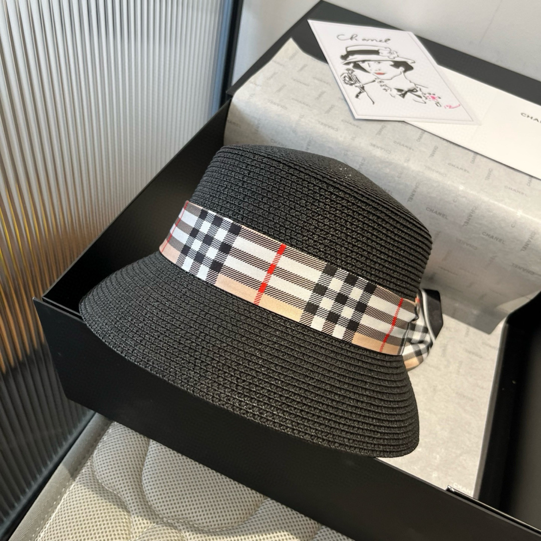 P

Burberry巴宝莉新款渔夫帽，遮阳草帽，搭配BB格丝带，超级大牌范