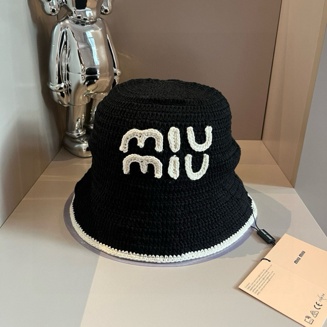 P

缪缪miumiu专柜新款针织渔夫帽，官方新款 细节图待上