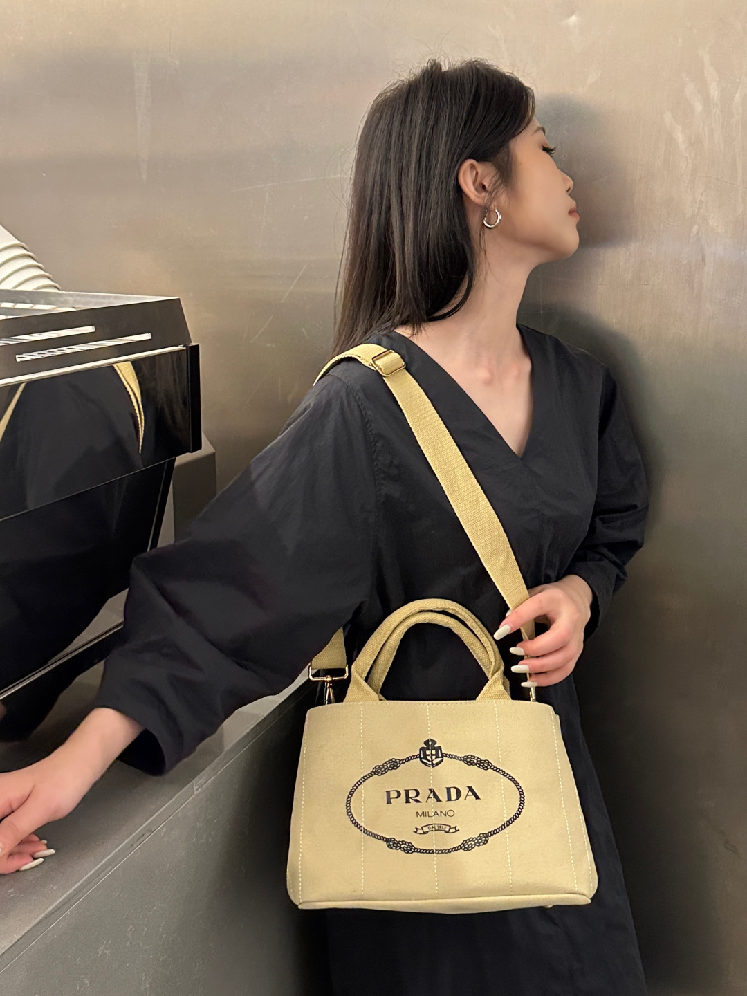 NO:226997,PRADA new canvas tote bag, versatile summer travel must-have items, specifications 28*20*15 hat, straw hat, fisherman hat, baseball hat, hat, prada, prada, espadrilles, totes, hats19860909PRADA普拉达新款帆布托特包,百搭夏日出游必备单品,规格28*20*15帽子草帽渔夫帽棒球帽,帽子,prada,prada,espadrilles,totes,hats,hat