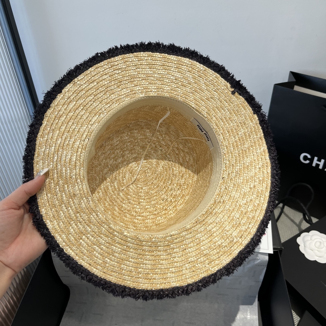 P

miumiu缪缪新款麦秆草平顶礼帽，头围57cm