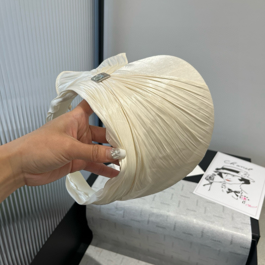 P

miumiu缪缪新款真丝发箍，蝴蝶结遮阳帽