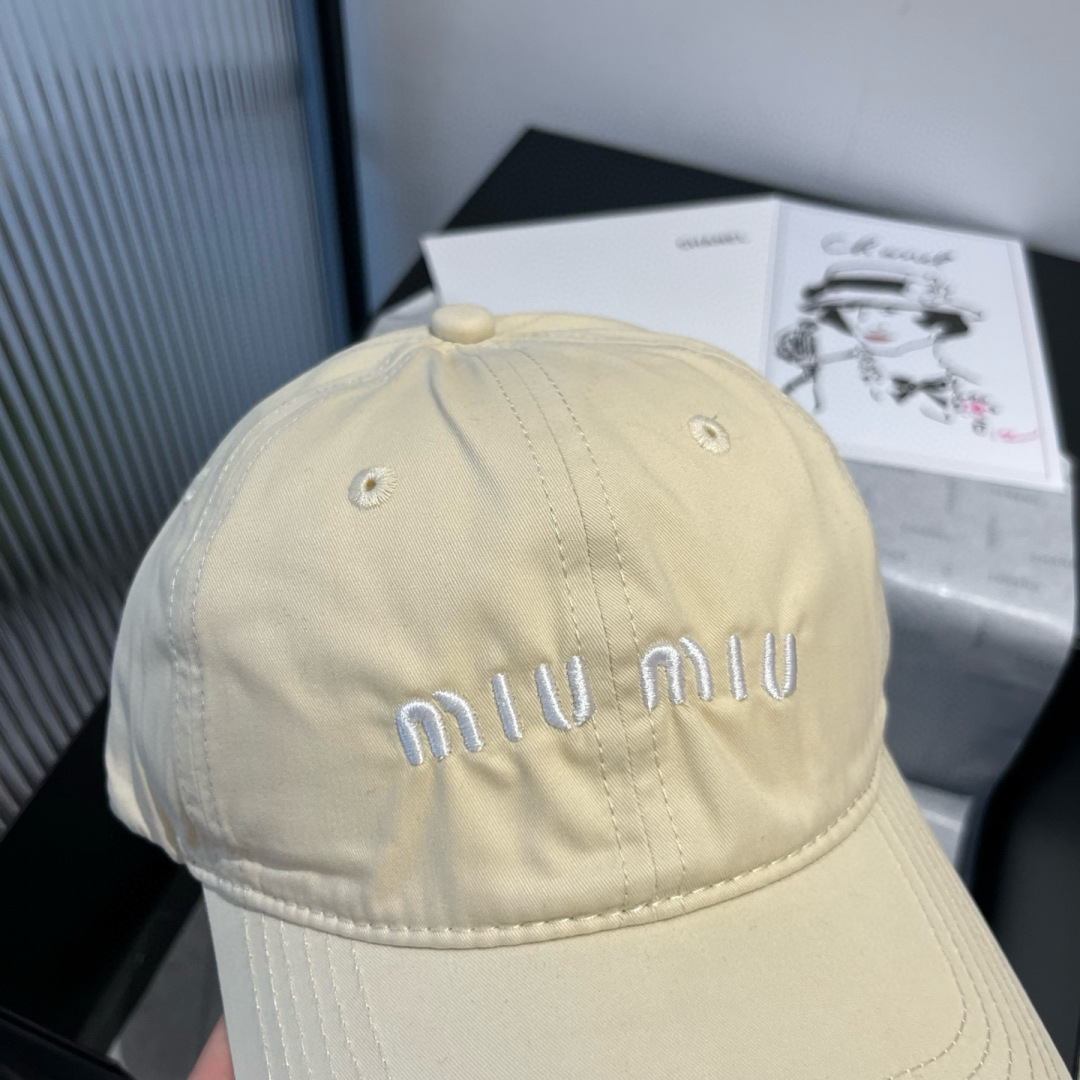 P

miumiu缪缪新款棒球帽，高级面料，头围57cm