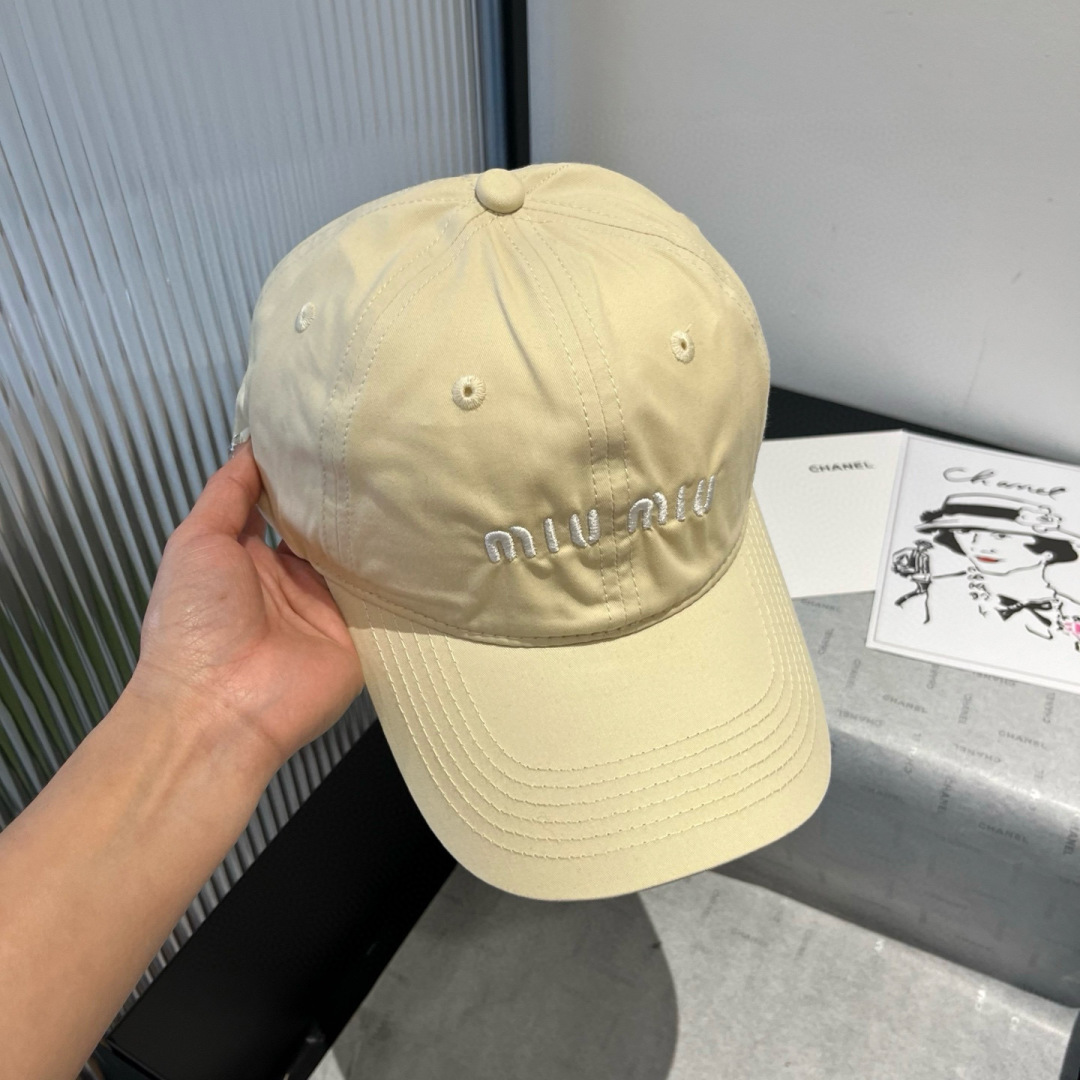 P

miumiu缪缪新款棒球帽，高级面料，头围57cm
