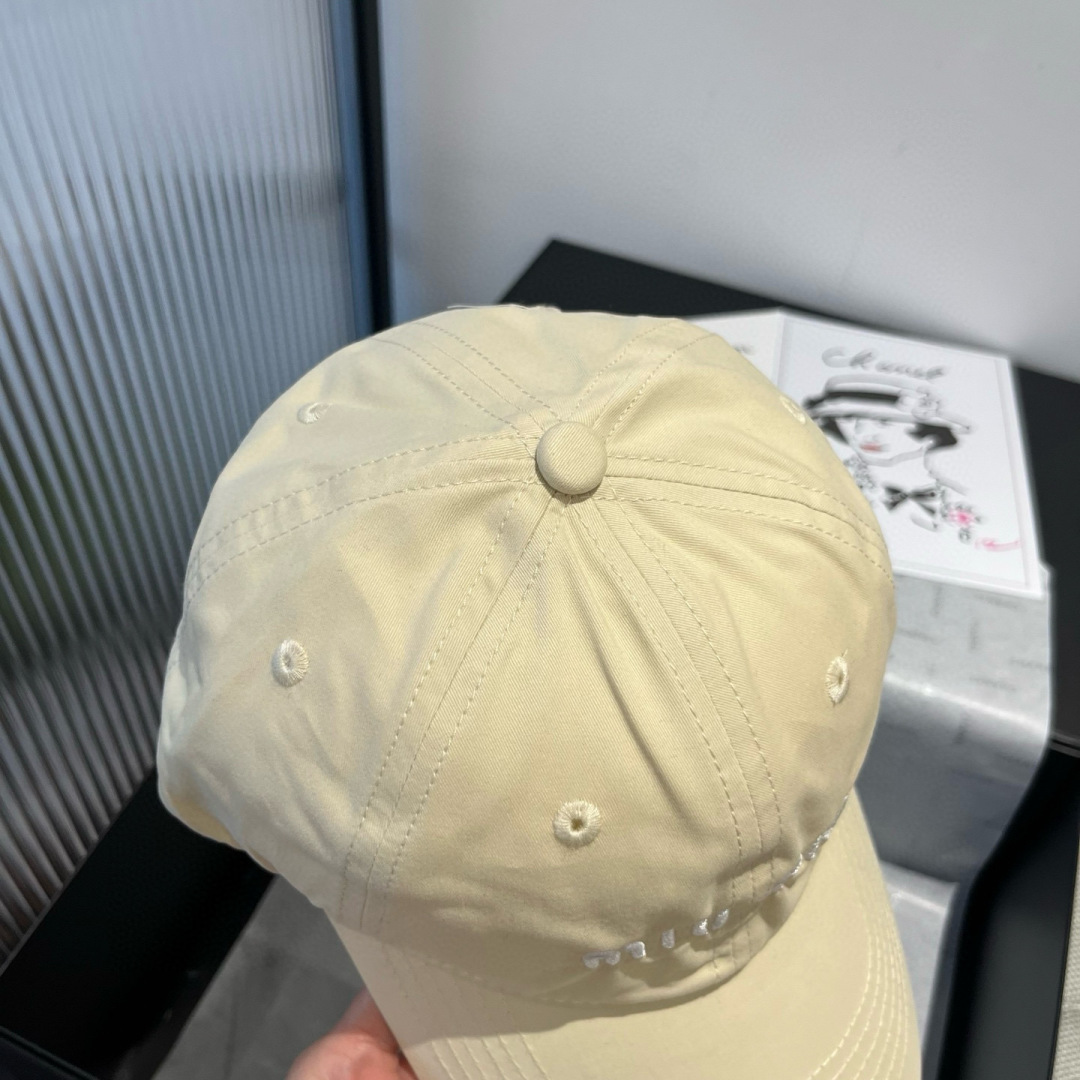 P

miumiu缪缪新款棒球帽，高级面料，头围57cm