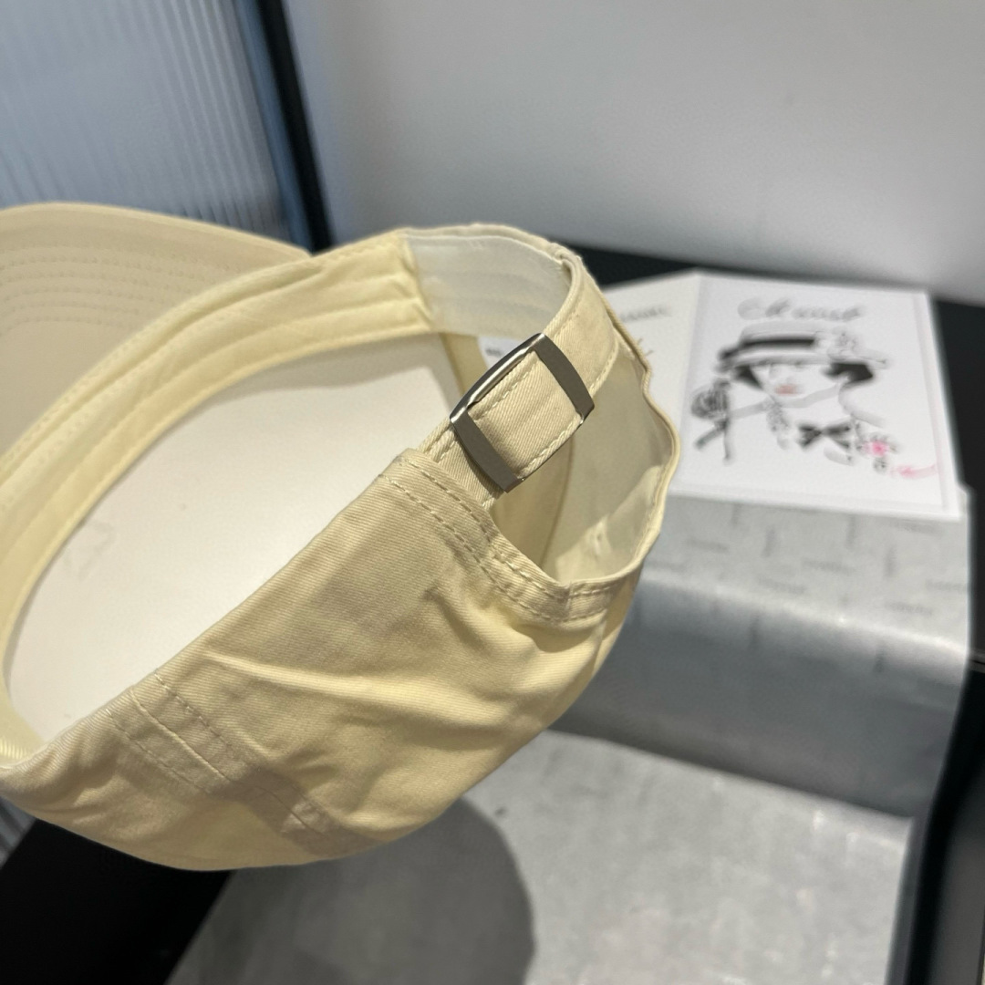 P

miumiu缪缪新款棒球帽，高级面料，头围57cm