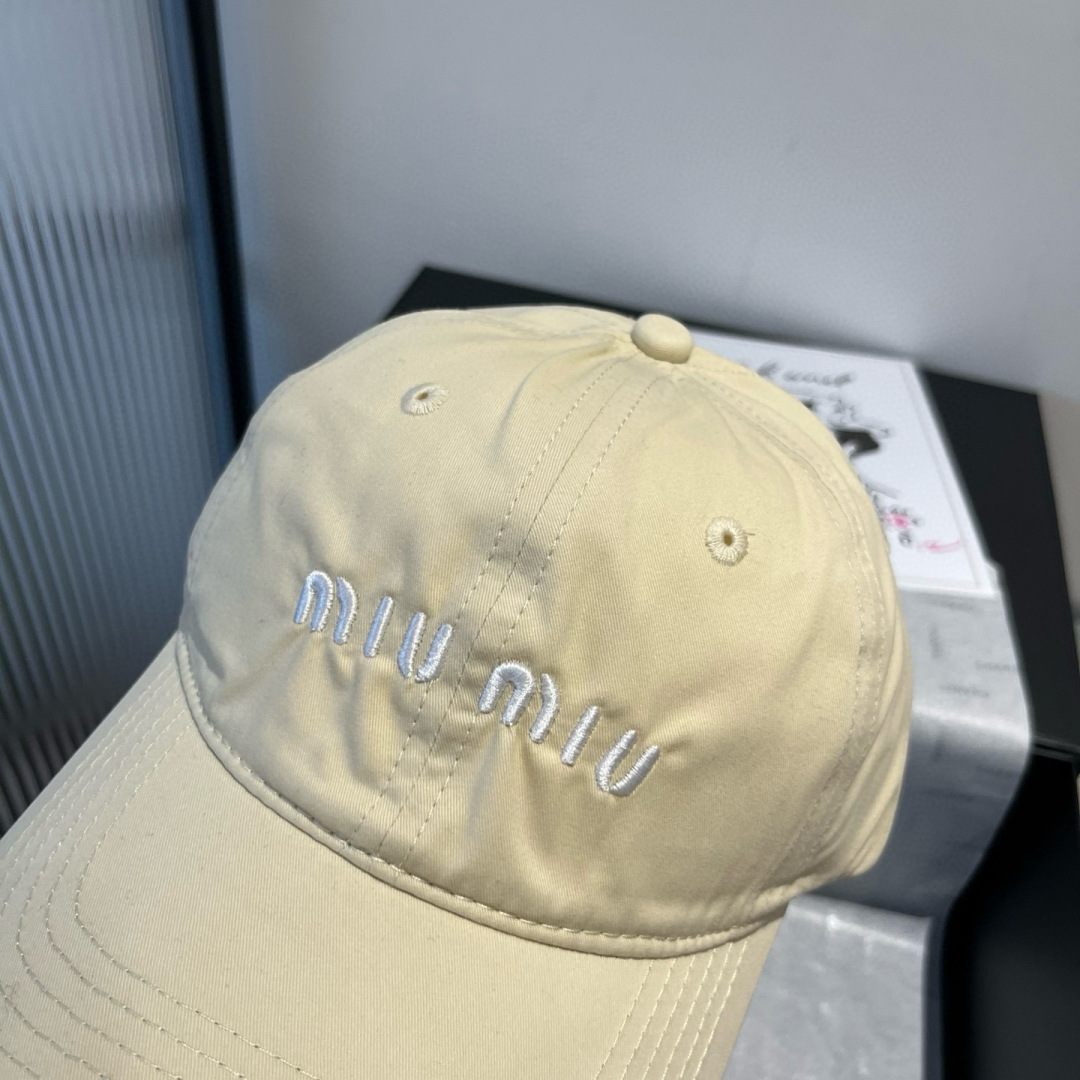 P

miumiu缪缪新款棒球帽，高级面料，头围57cm