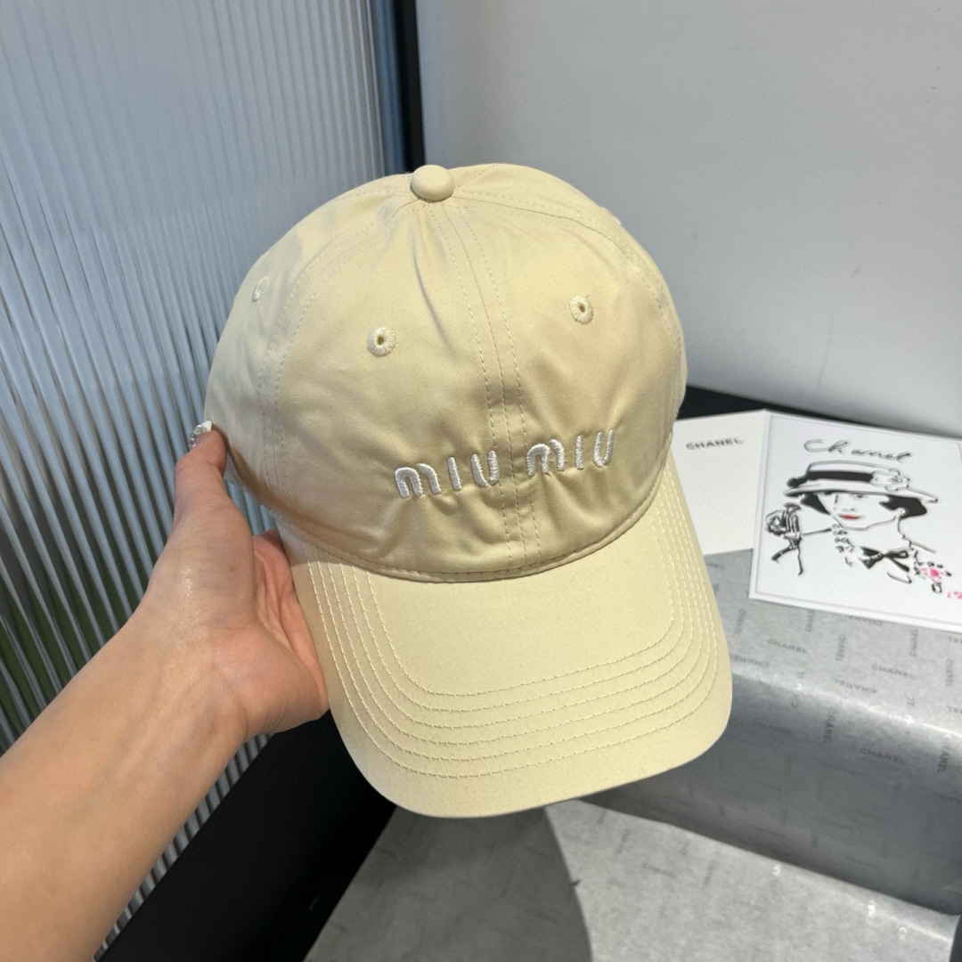 P

miumiu缪缪新款棒球帽，高级面料，头围57cm