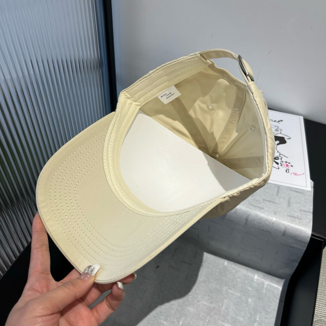 P

miumiu缪缪新款棒球帽，高级面料，头围57cm