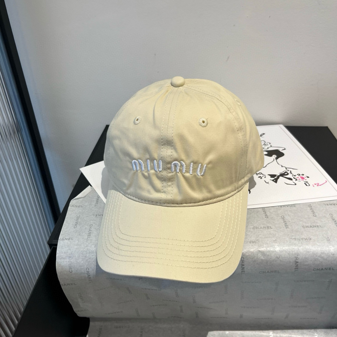 P

miumiu缪缪新款棒球帽，高级面料，头围57cm
