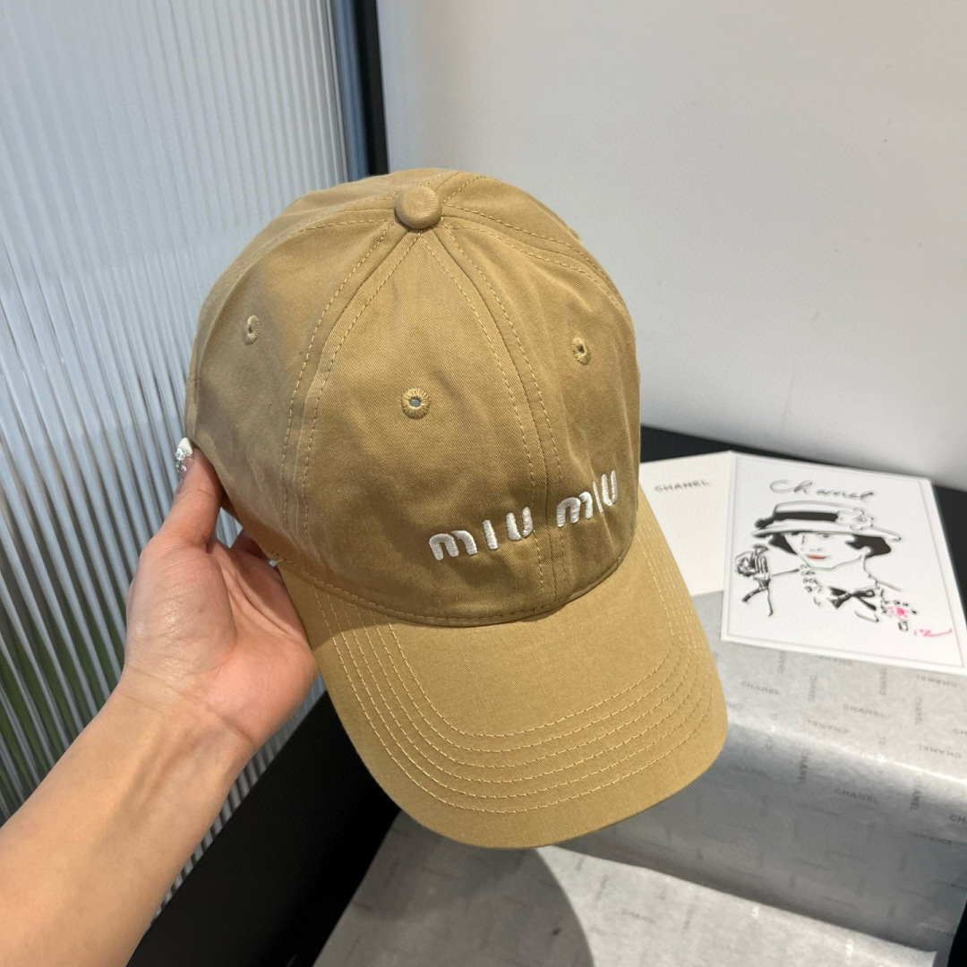 P

miumiu缪缪新款棒球帽，高级面料，头围57cm