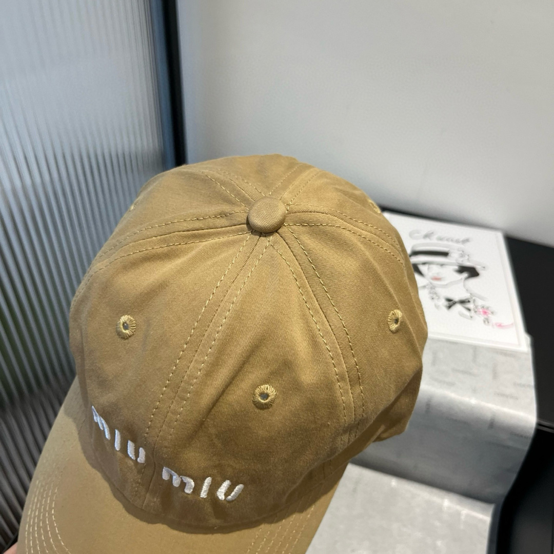 P

miumiu缪缪新款棒球帽，高级面料，头围57cm