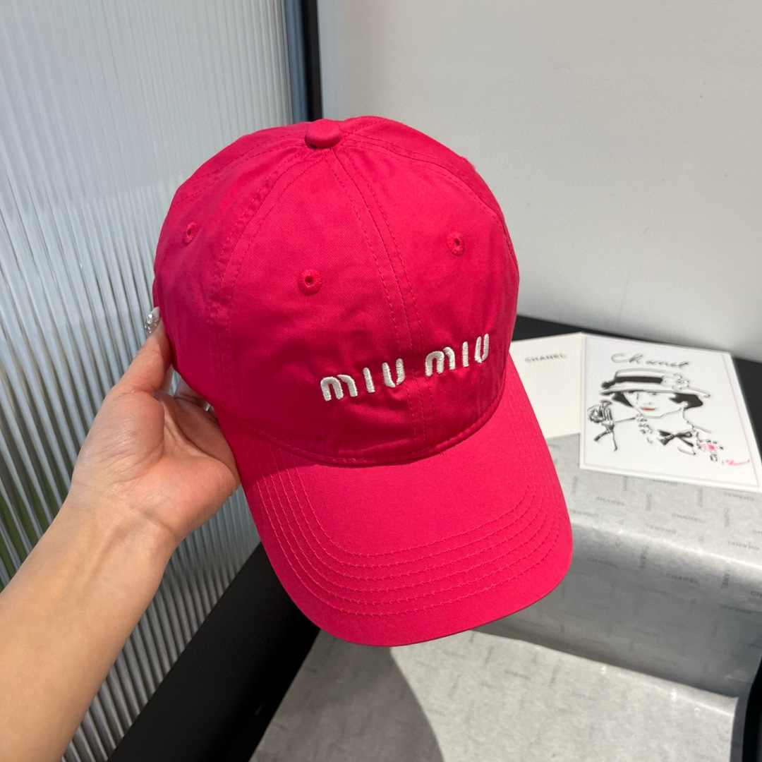 P

miumiu缪缪新款棒球帽，高级面料，头围57cm