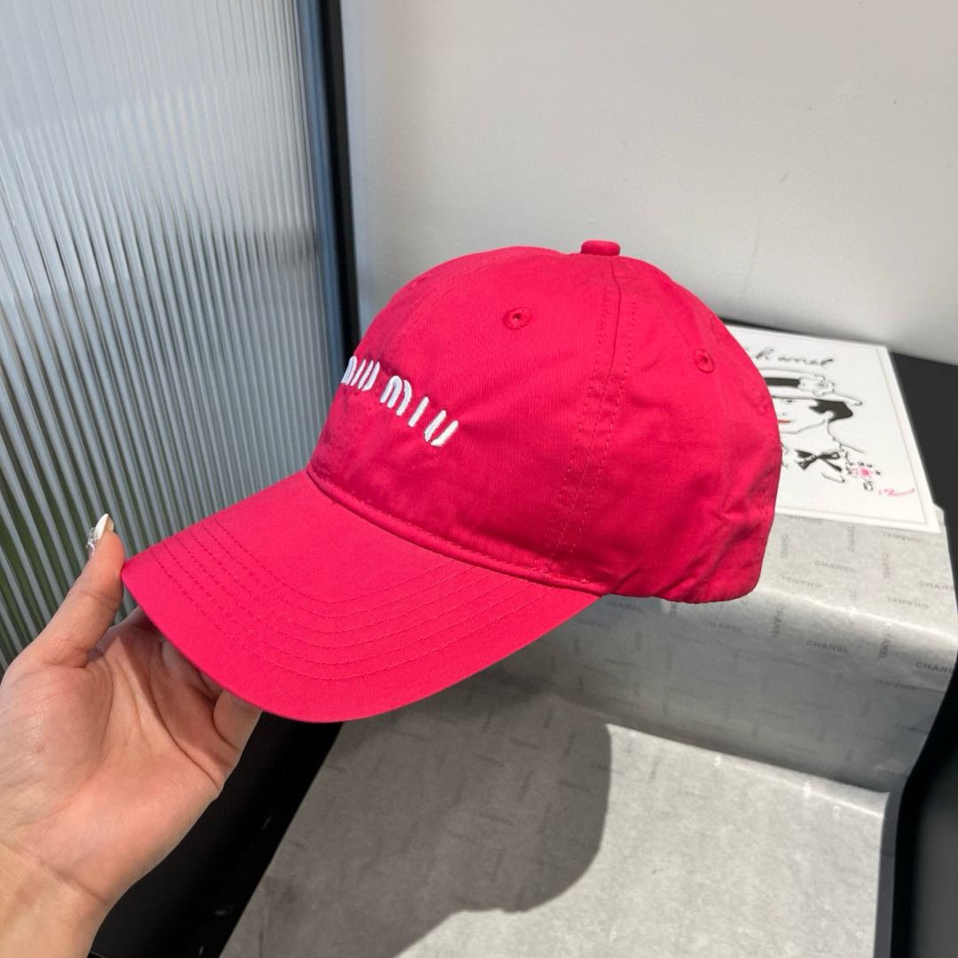 P

miumiu缪缪新款棒球帽，高级面料，头围57cm