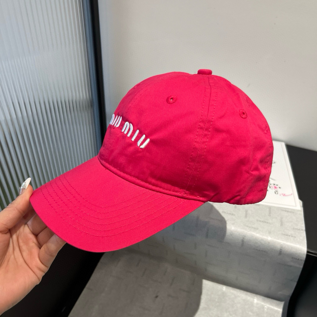 P

miumiu缪缪新款棒球帽，高级面料，头围57cm