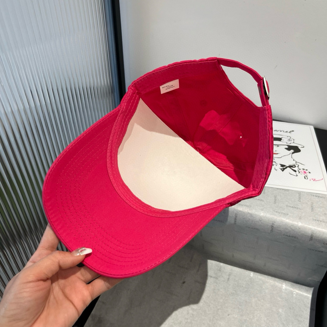 P

miumiu缪缪新款棒球帽，高级面料，头围57cm