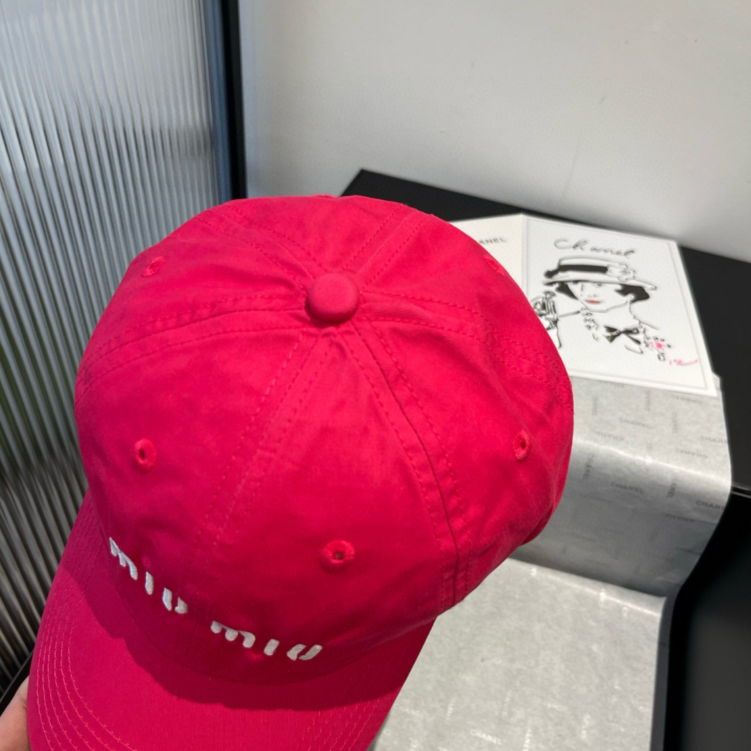 P

miumiu缪缪新款棒球帽，高级面料，头围57cm