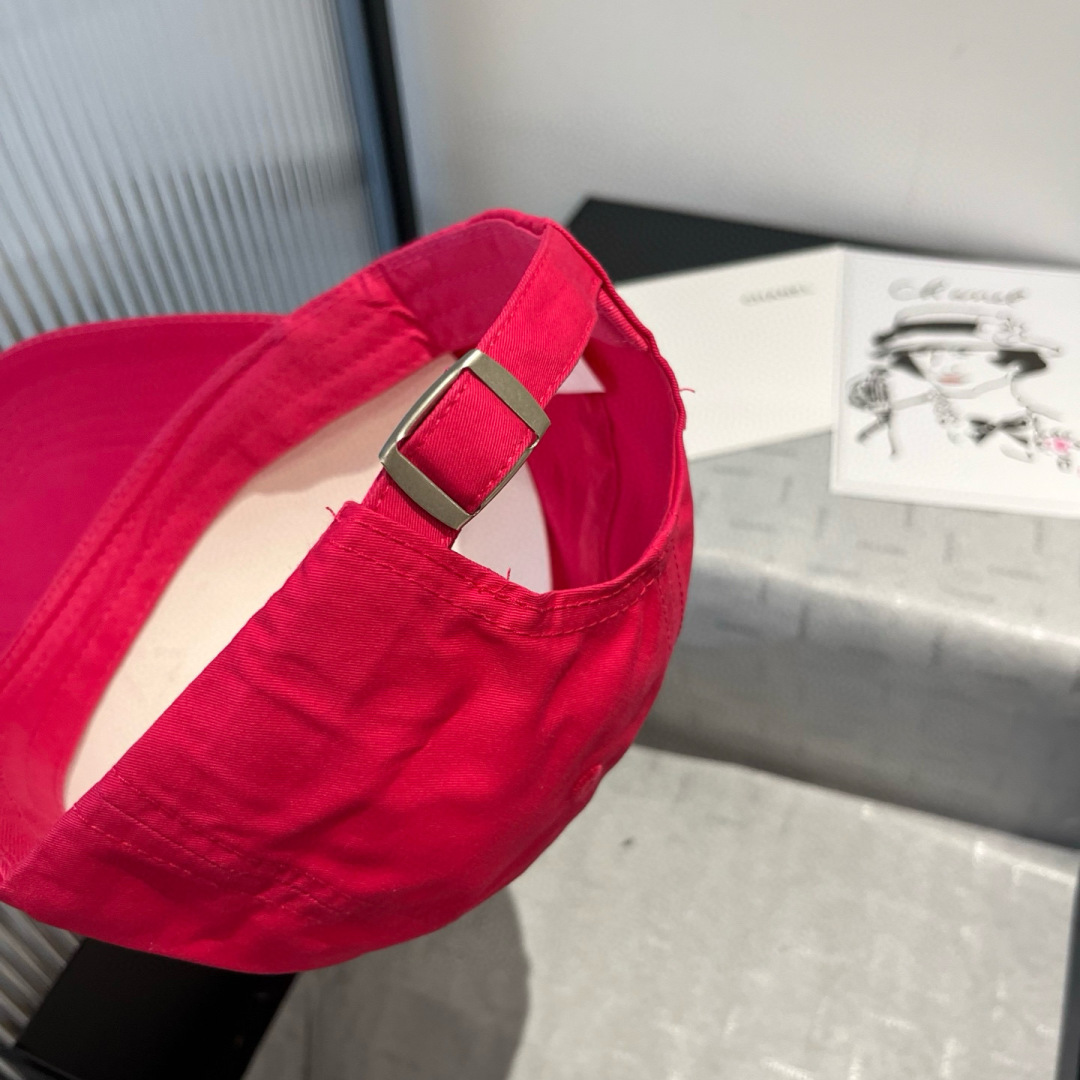 P

miumiu缪缪新款棒球帽，高级面料，头围57cm