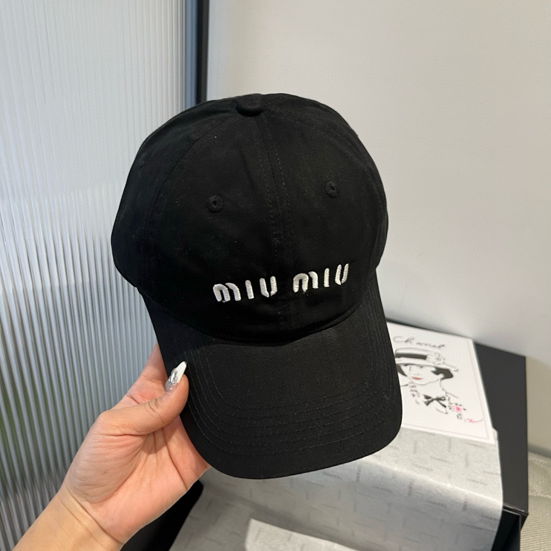 P

miumiu缪缪新款棒球帽，高级面料，头围57cm