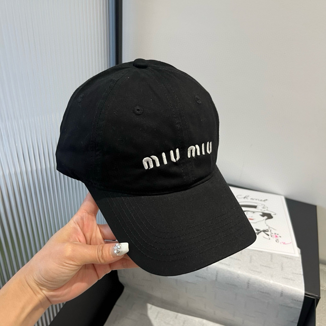P

miumiu缪缪新款棒球帽，高级面料，头围57cm