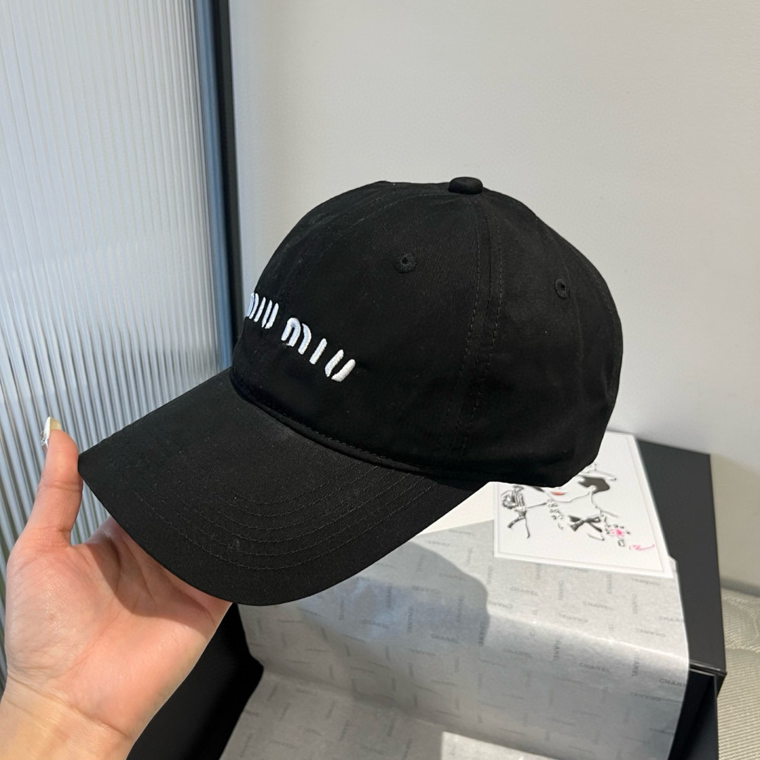P

miumiu缪缪新款棒球帽，高级面料，头围57cm