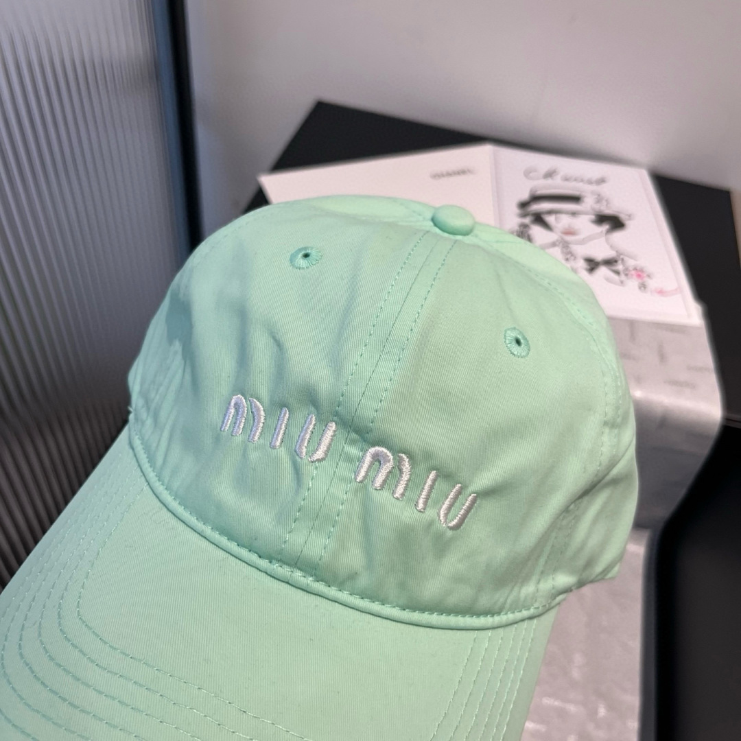 P

miumiu缪缪新款棒球帽，高级面料，头围57cm
