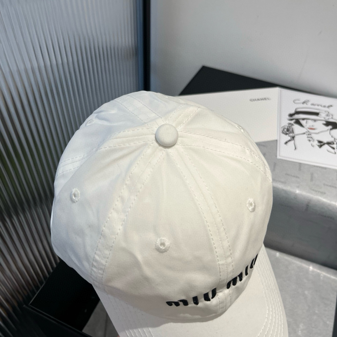 P

miumiu缪缪新款棒球帽，高级面料，头围57cm