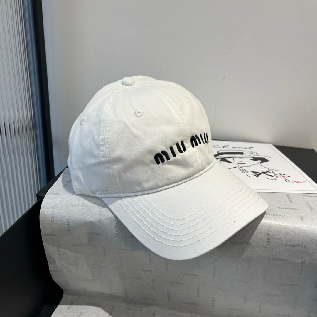 P

miumiu缪缪新款棒球帽，高级面料，头围57cm