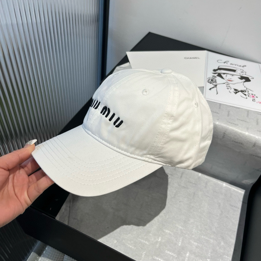 P

miumiu缪缪新款棒球帽，高级面料，头围57cm
