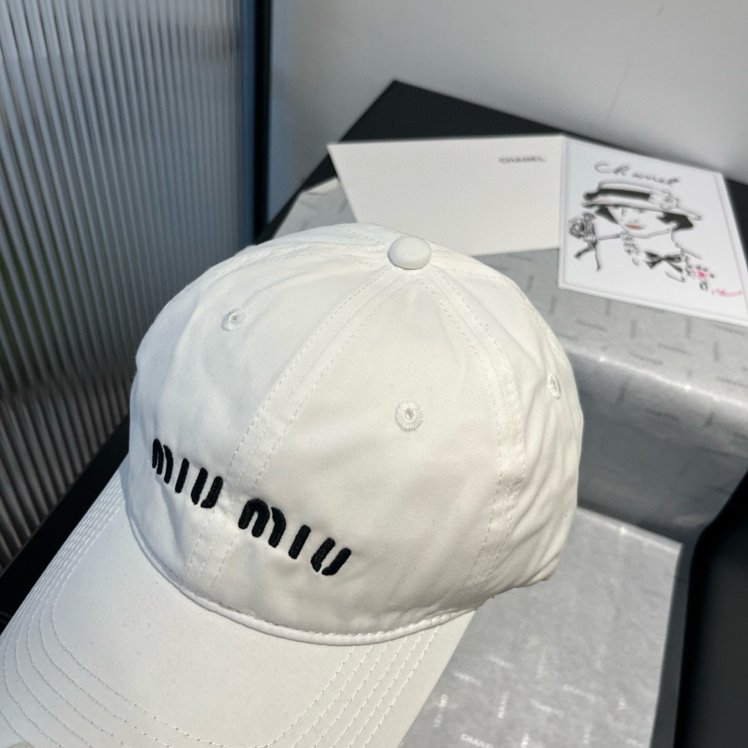 P

miumiu缪缪新款棒球帽，高级面料，头围57cm
