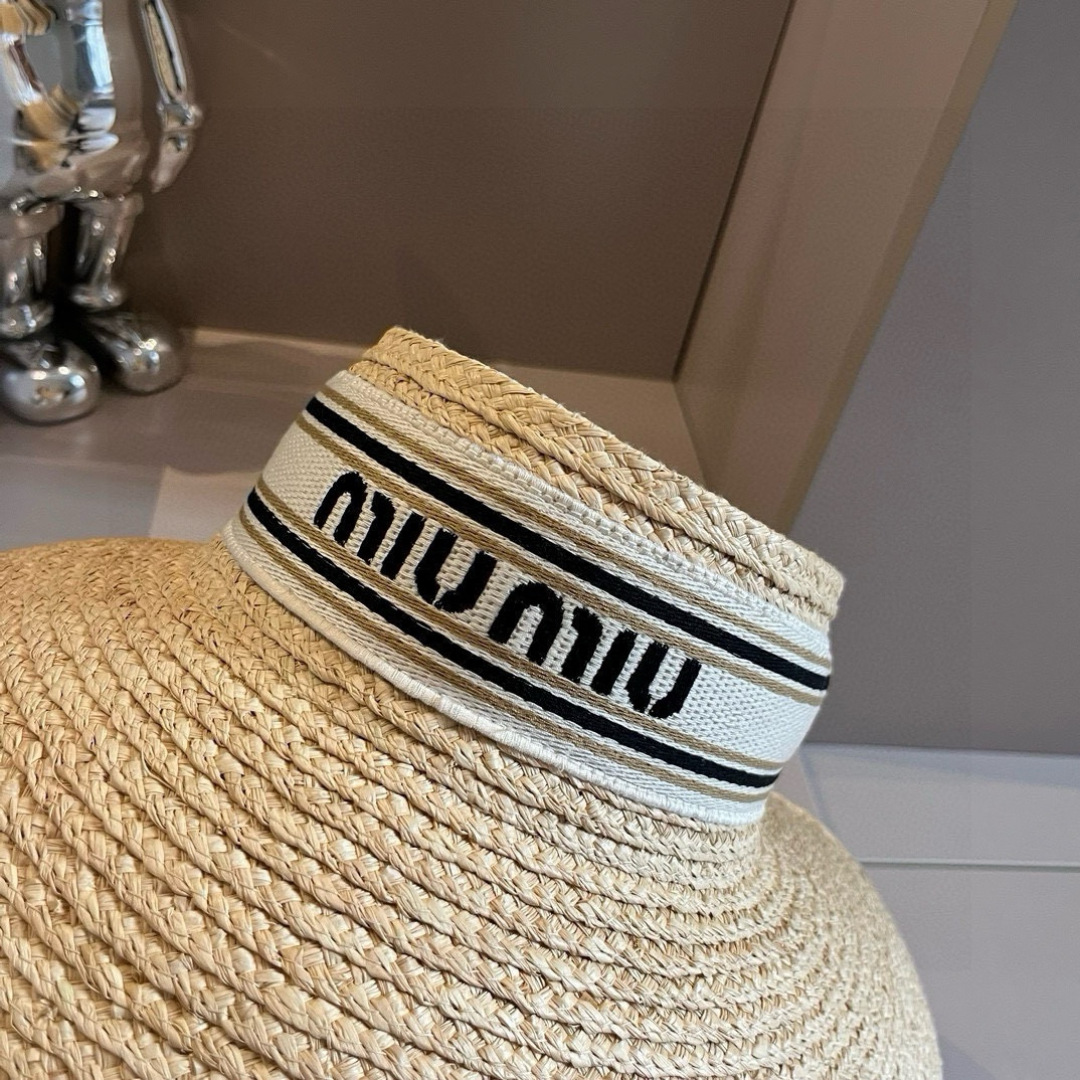 P

缪缪miumiu拉菲草空顶帽，专柜新款，且买且珍惜，卖一个少一个，头围可以调节 细节待上