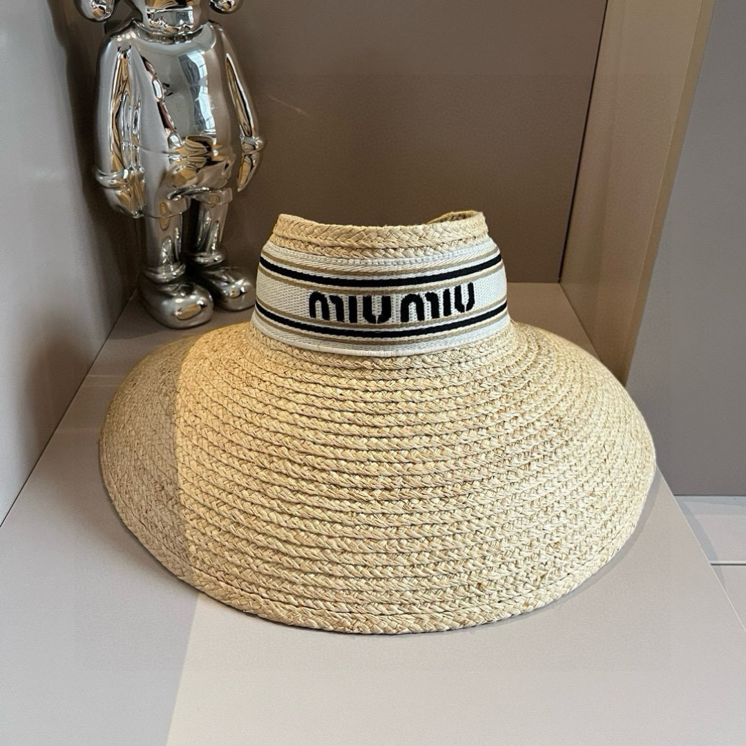 P

缪缪miumiu拉菲草空顶帽，专柜新款，且买且珍惜，卖一个少一个，头围可以调节 细节待上