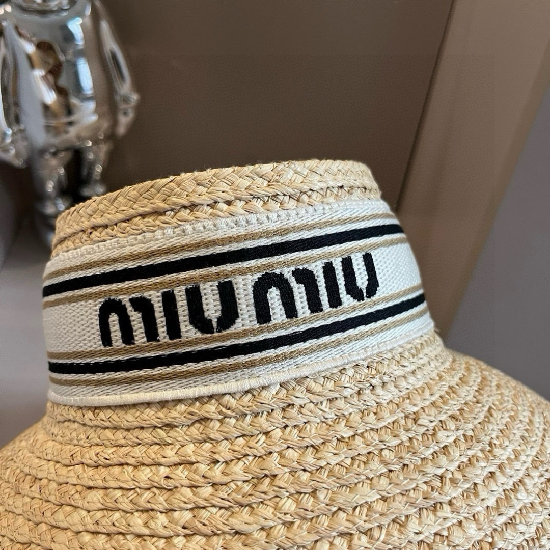 P

缪缪miumiu拉菲草空顶帽，专柜新款，且买且珍惜，卖一个少一个，头围可以调节 细节待上