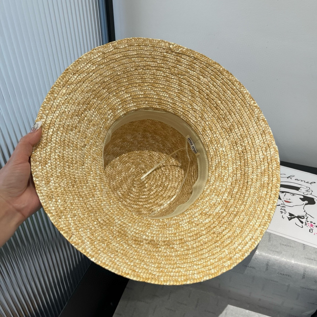 P

miumiu缪缪新款麦秆草盆帽，头围57cm