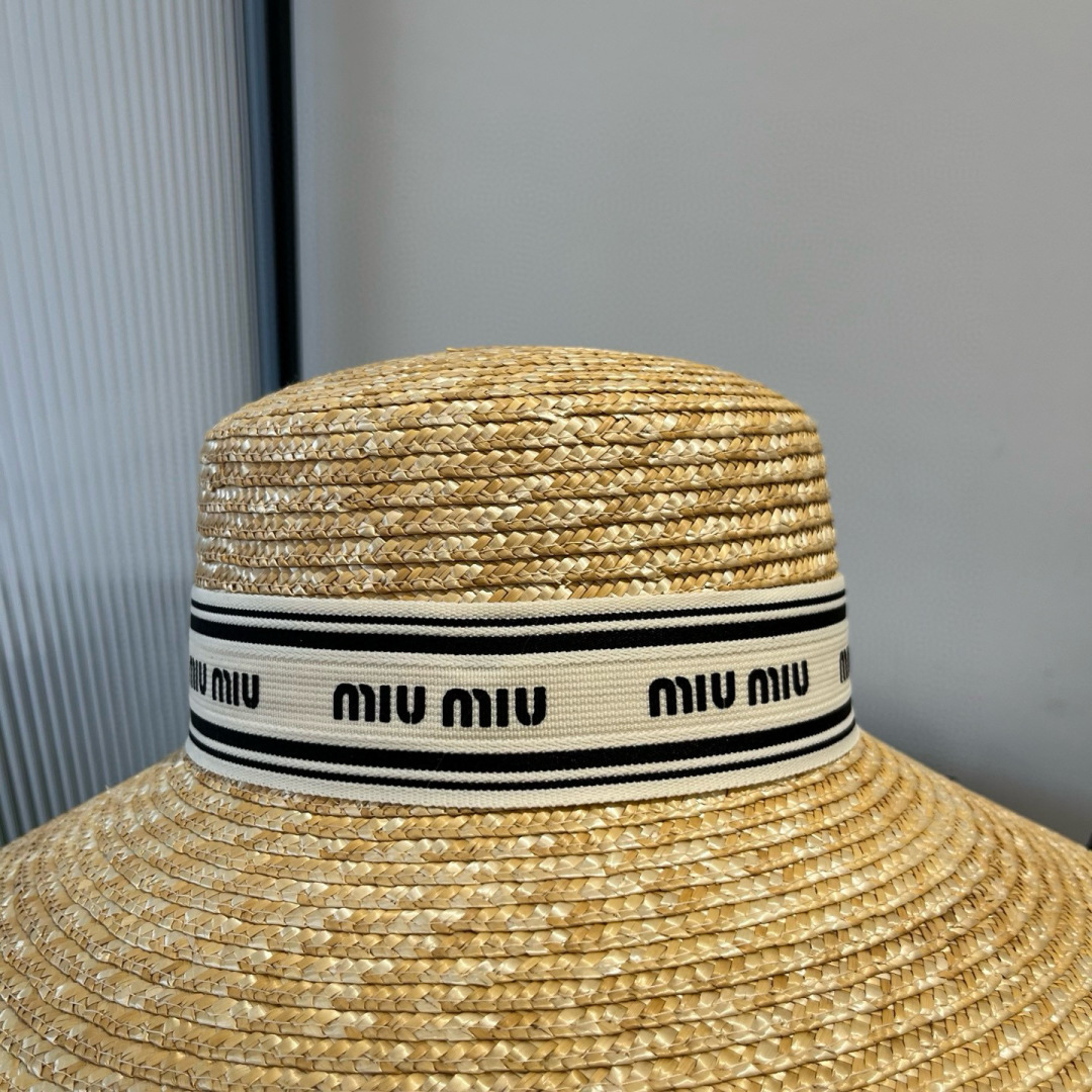 P

miumiu缪缪新款麦秆草盆帽，头围57cm