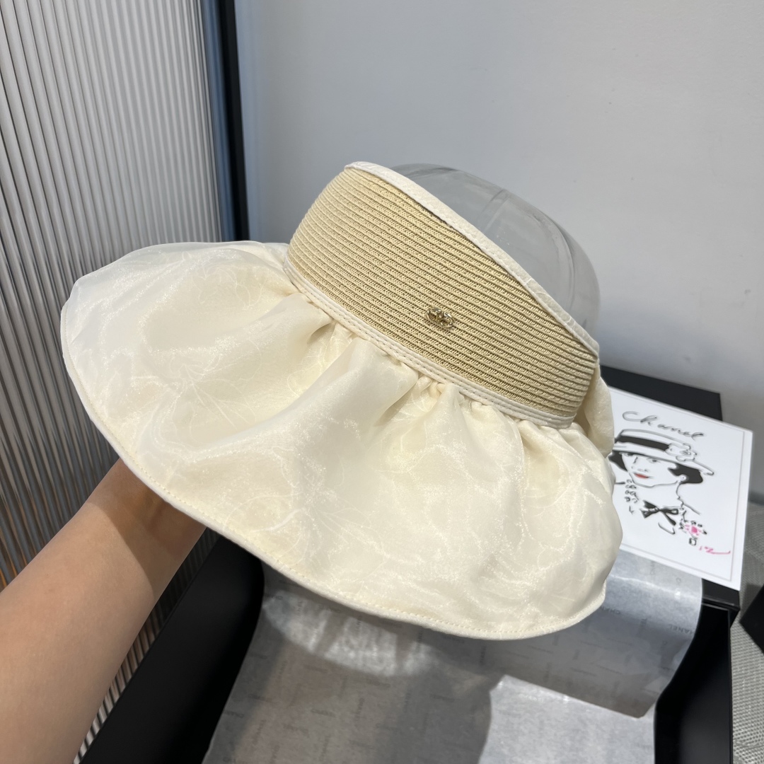 P

华伦天奴空顶遮阳帽，头围57cm