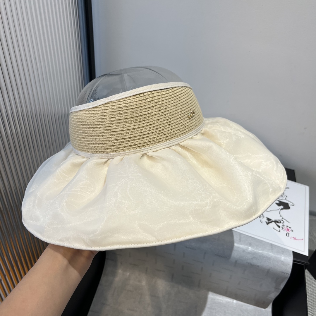 P

华伦天奴空顶遮阳帽，头围57cm