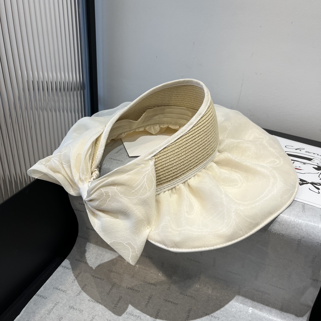 P

华伦天奴空顶遮阳帽，头围57cm