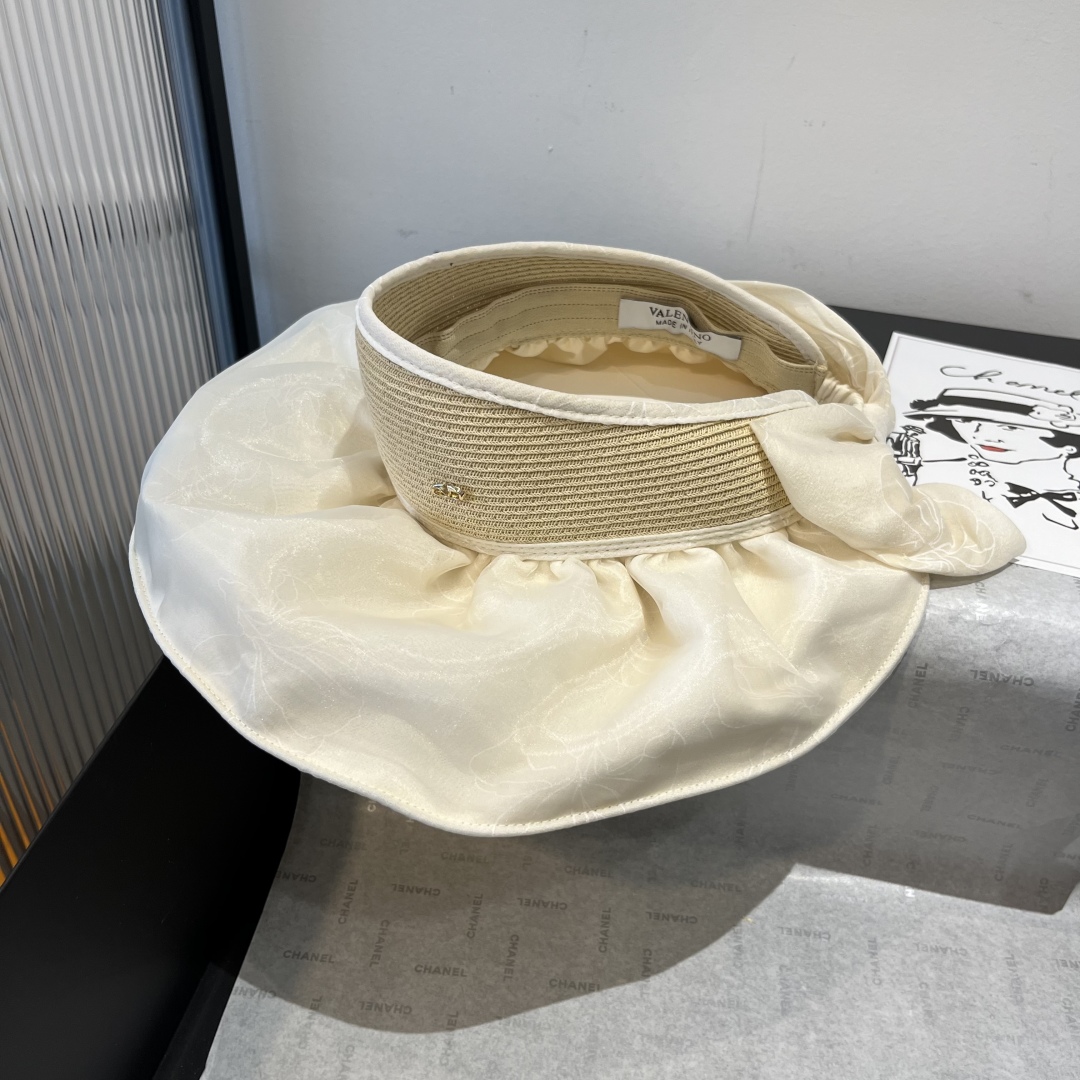 P

华伦天奴空顶遮阳帽，头围57cm