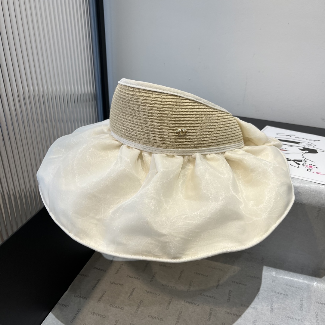 P

华伦天奴空顶遮阳帽，头围57cm