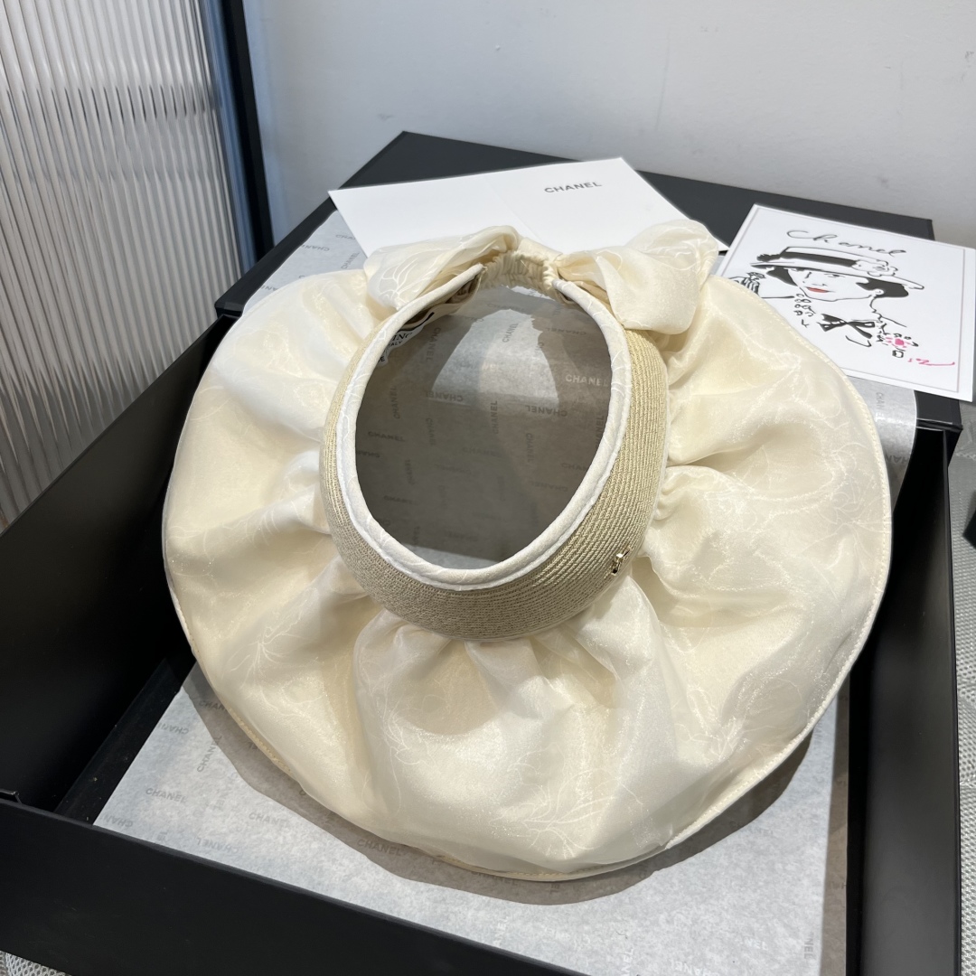 P

华伦天奴空顶遮阳帽，头围57cm