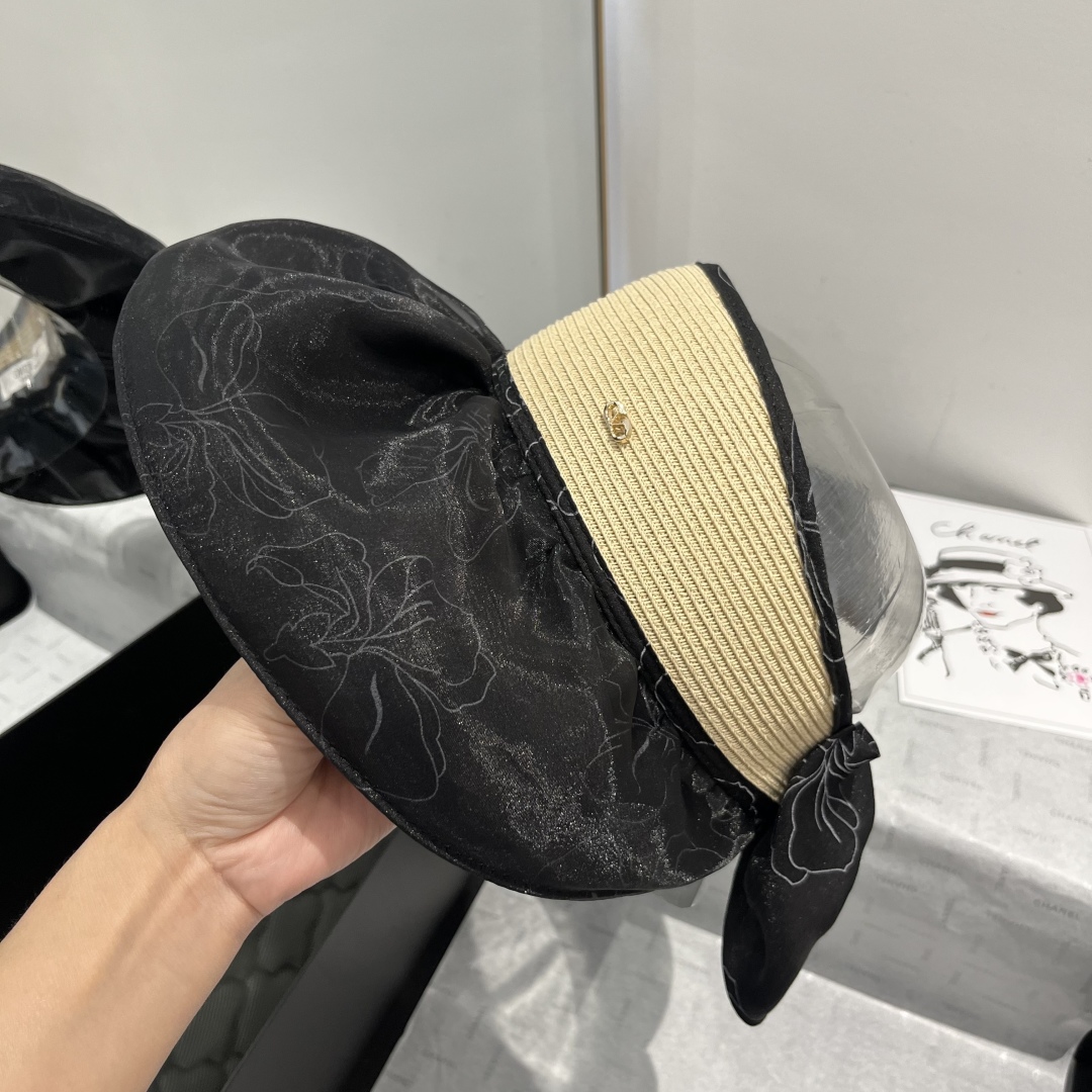 P

华伦天奴空顶遮阳帽，头围57cm