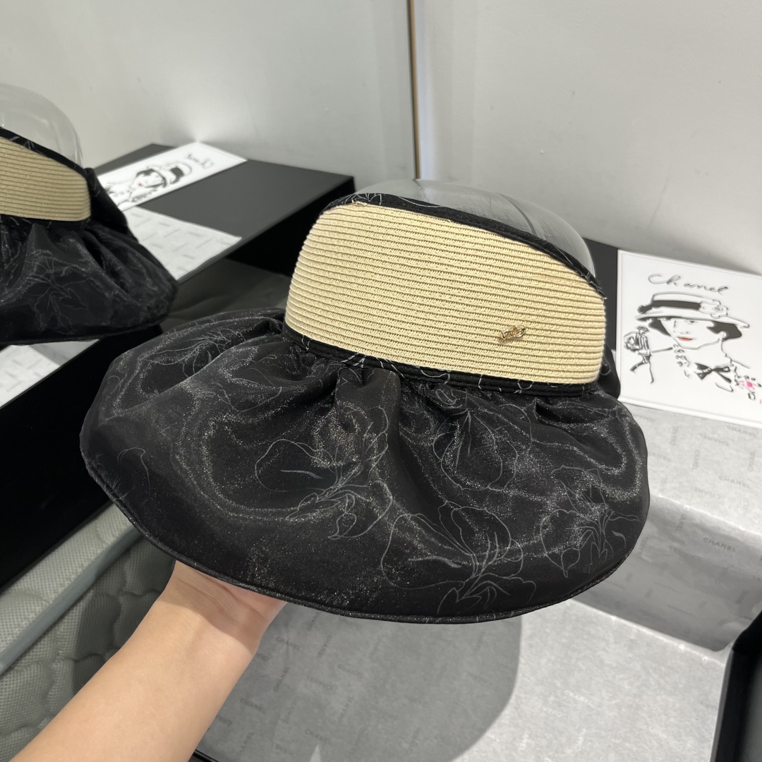 P

华伦天奴空顶遮阳帽，头围57cm