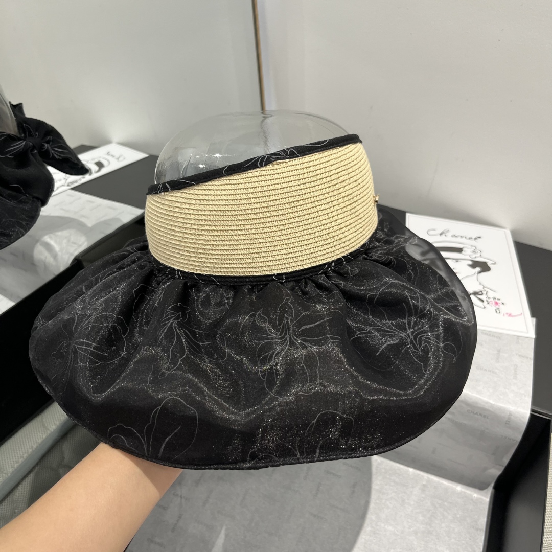 P

华伦天奴空顶遮阳帽，头围57cm