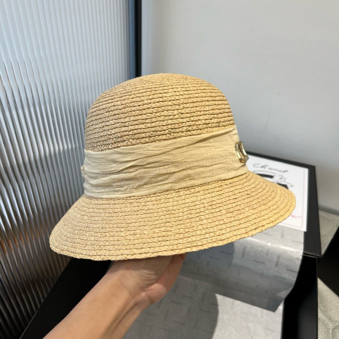 P

华伦天奴拉菲草盆帽，妥妥的名媛气质，头围57cm