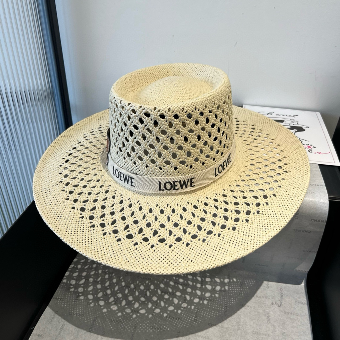 P

LOEWE罗意威新款和草帽，纯手钩草帽，出游必备单品，头围57cm