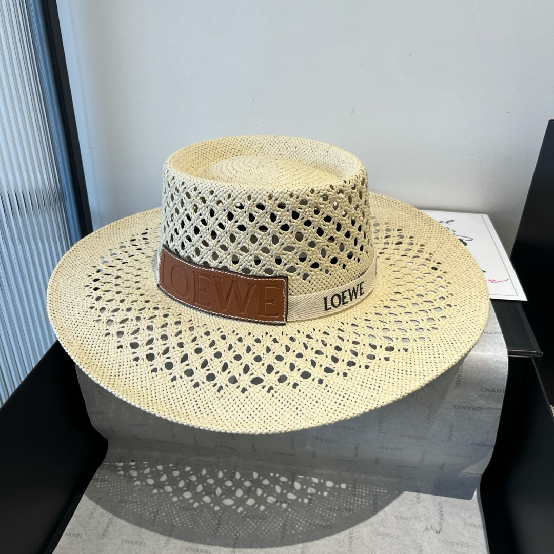 P

LOEWE罗意威新款和草帽，纯手钩草帽，出游必备单品，头围57cm