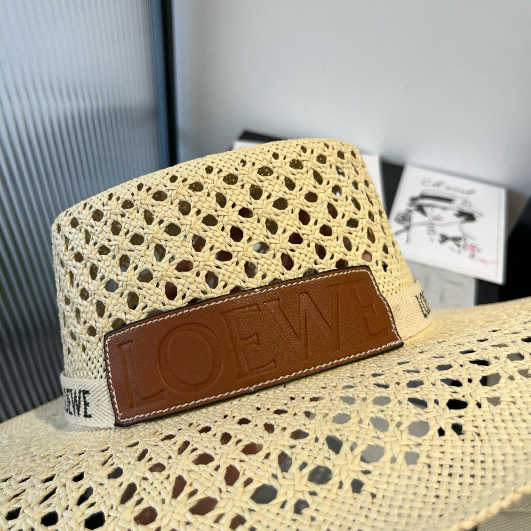 P

LOEWE罗意威新款和草帽，纯手钩草帽，出游必备单品，头围57cm