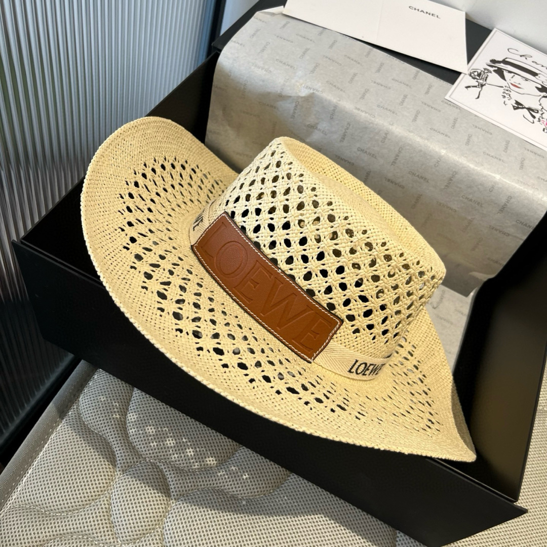 P

LOEWE罗意威新款和草帽，纯手钩草帽，出游必备单品，头围57cm