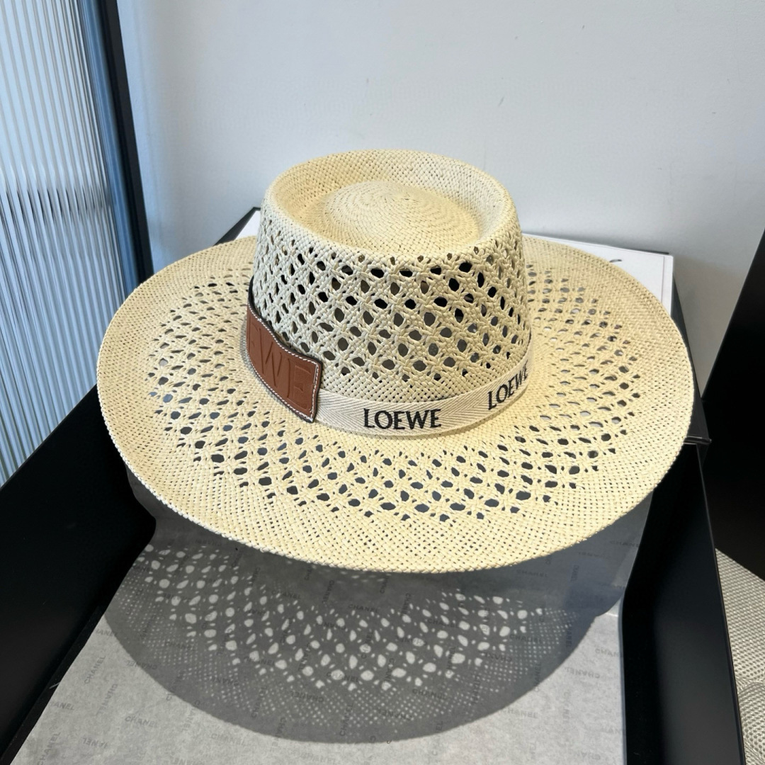 P

LOEWE罗意威新款和草帽，纯手钩草帽，出游必备单品，头围57cm