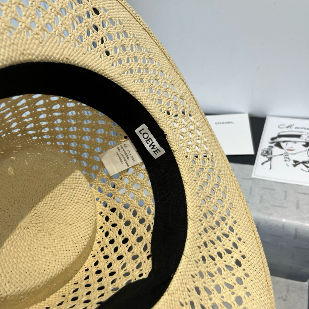 P

LOEWE罗意威新款和草帽，纯手钩草帽，出游必备单品，头围57cm